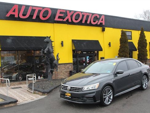 Used 2018 Volkswagen Passat 2.0T R-Line w/ R-Line Lighting Package FWD image 1