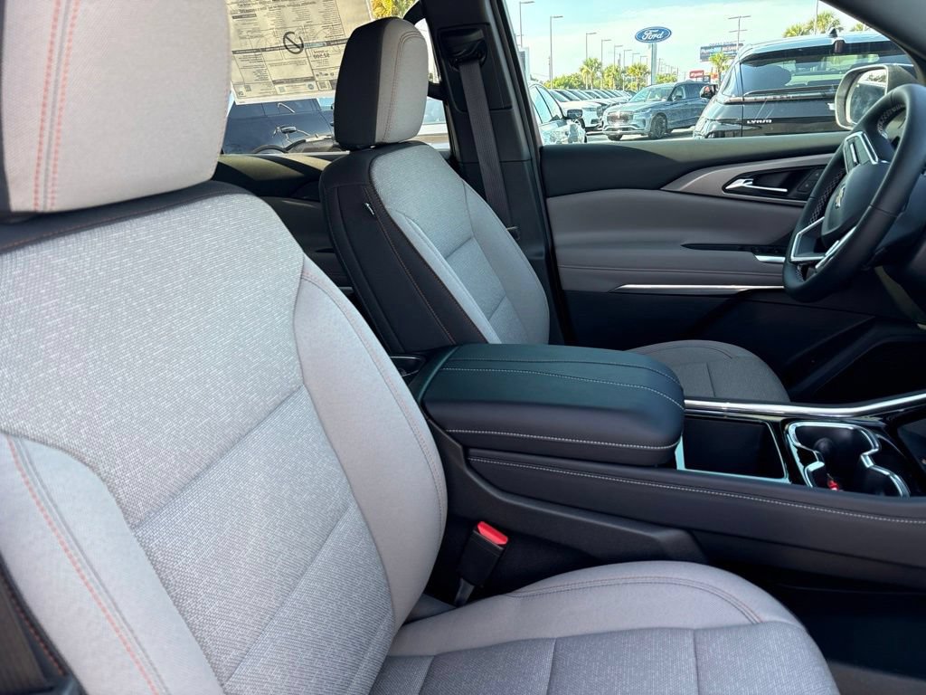 New 2027 Chevrolet Traverse LT FWD image 32
