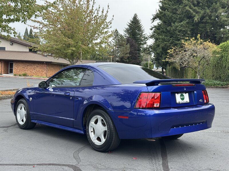 Used 2004 Ford Mustang Coupe RWD image 3