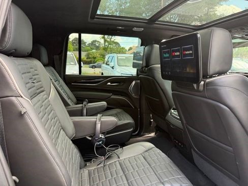 Certified 2024 Cadillac Escalade ESV V AWD/4WD image 25