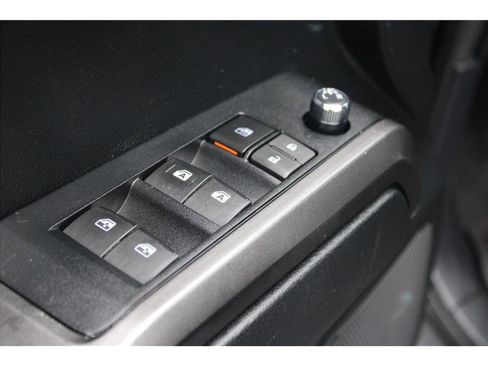 Used 2017 Toyota Tacoma TRD Off-Road w/ Premium & Technology Package image 13