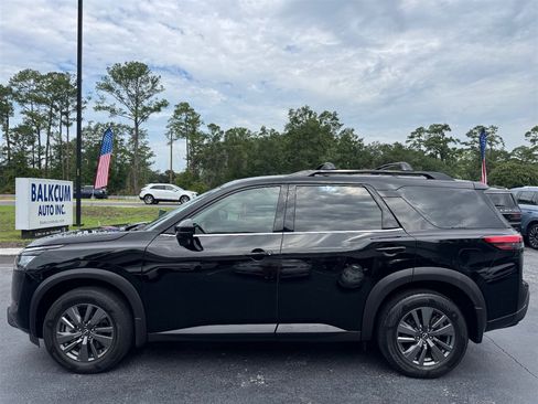 Used 2024 Nissan Pathfinder SV w/ SV Premium Package FWD image 5