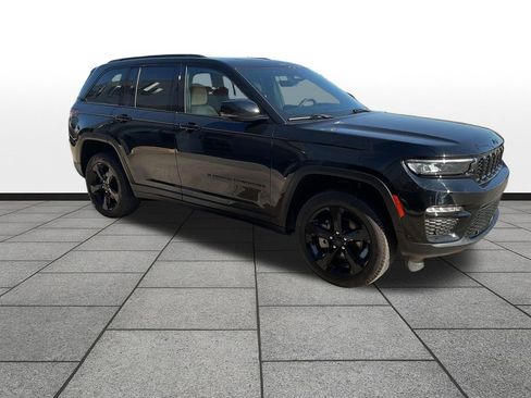 Used 2024 Jeep Grand Cherokee Limited w/ Luxury Tech Group II AWD/4WD image 7