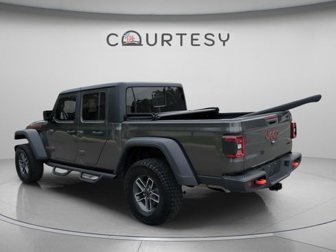 Used 2024 Jeep Gladiator Mojave AWD/4WD image 5