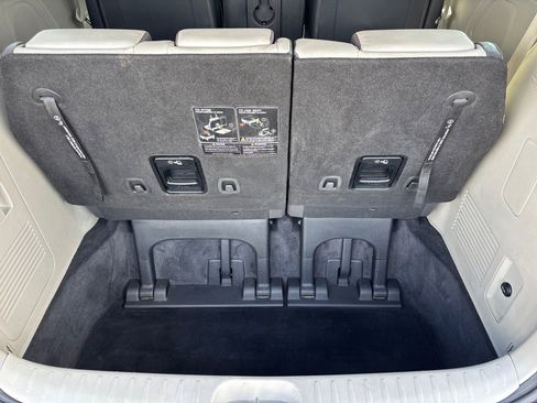 Used 2018 Kia Sedona LX w/ LX Essentials Premium Package FWD image 19