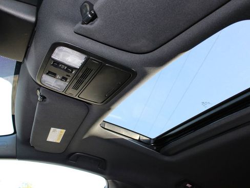 Used 2024 Honda Odyssey Sport image 18