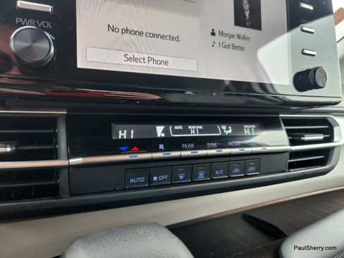 Used 2024 Toyota Sienna LE image 31