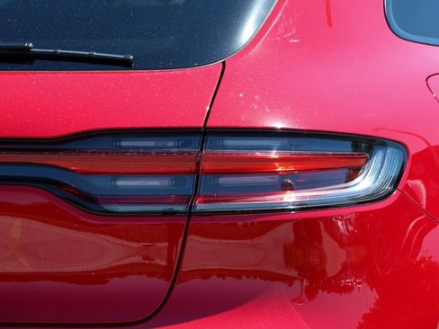 Certified 2026 Porsche Macan AWD/4WD image 13