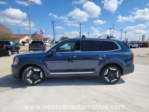 Used 2025 Kia Telluride S image 4