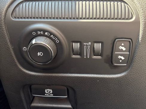 Used 2023 Jeep Wagoneer Series II AWD/4WD image 18