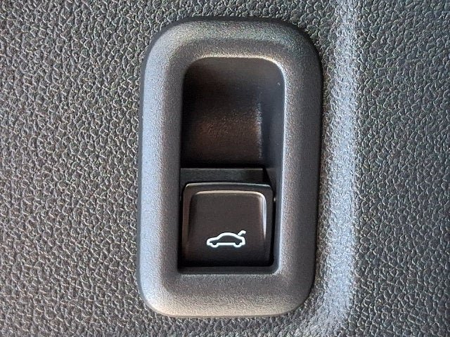 Used 2025 Volkswagen Tiguan SE R-Line AWD/4WD image 24