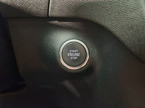 Used 2020 Volvo XC40 T4 Momentum FWD image 23