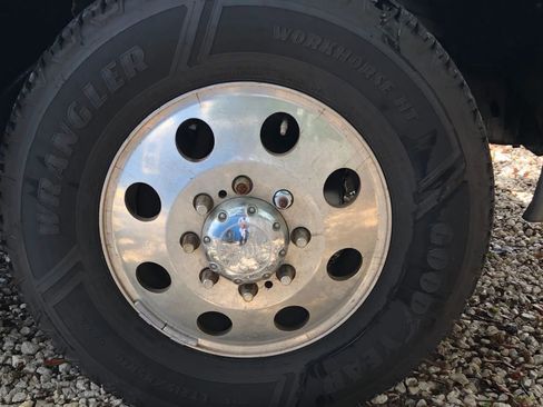 Used 2005 Chevrolet Silverado 3500 LS w/ Heavy-Duty Power Package AWD/4WD image 7