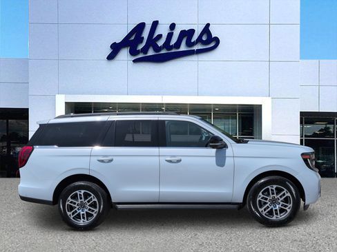 Certified 2025 Ford Expedition Active RWD image 1