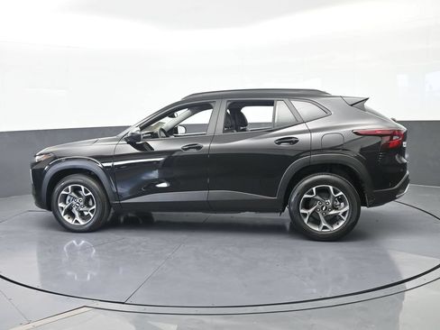 Used 2025 Chevrolet Trax LT FWD image 3