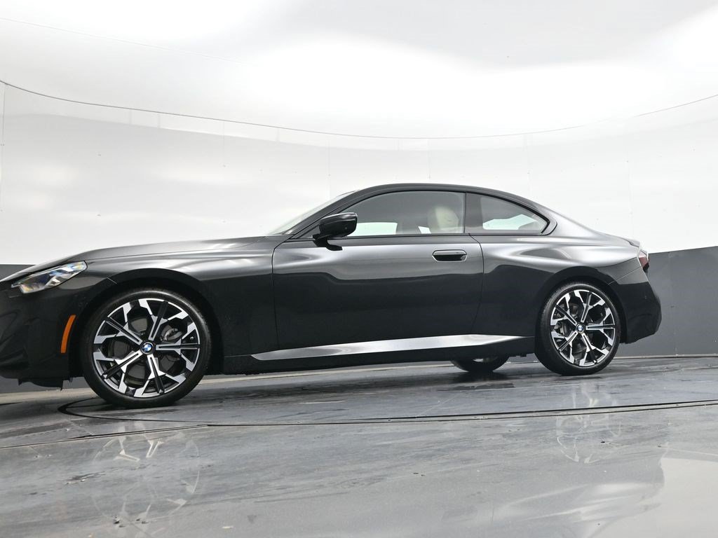 Used 2025 BMW 230i Coupe w/ Premium Package RWD image 31