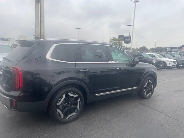 Used 2025 Kia Telluride S FWD image 2