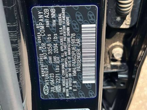 Certified 2023 Hyundai Elantra Limited w/ Preferred Accessory Package FWD image 19