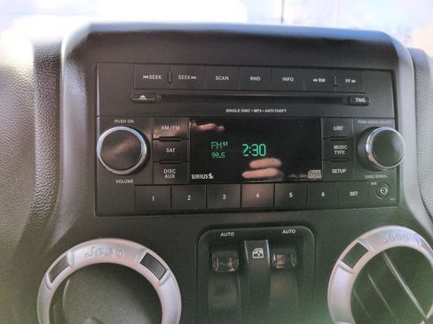 Used 2013 Jeep Wrangler Sahara image 19