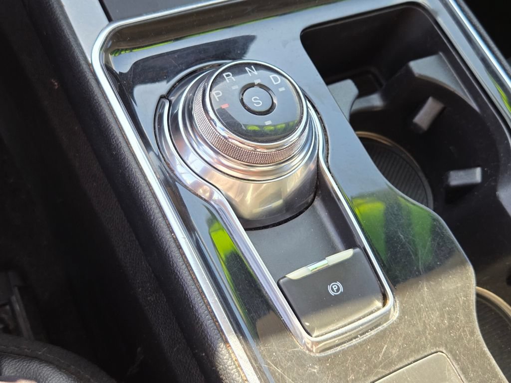 Used 2019 Ford Edge Titanium FWD image 26
