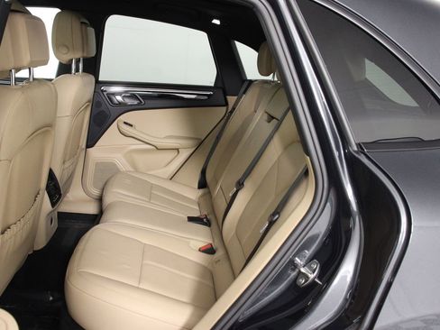 Certified 2026 Porsche Macan image 33