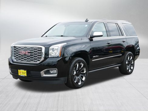 Used 2018 GMC Yukon Denali w/ Denali Ultimate Black Edition AWD/4WD image 3