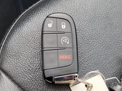 Used 2022 Jeep Compass Latitude AWD/4WD image 8
