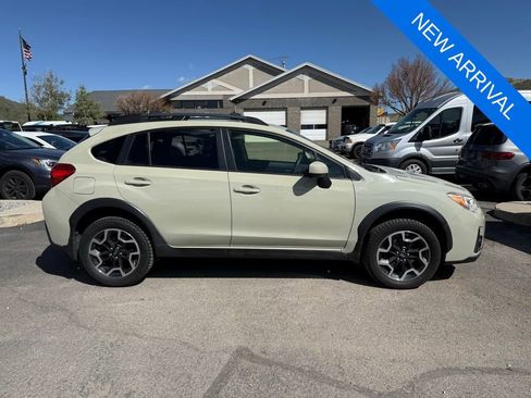 Used 2016 Subaru Crosstrek 2.0i Premium w/ Popular Package #1 AWD/4WD image 3