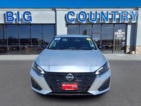 Used 2024 Nissan Altima 2.5 SV FWD image 2