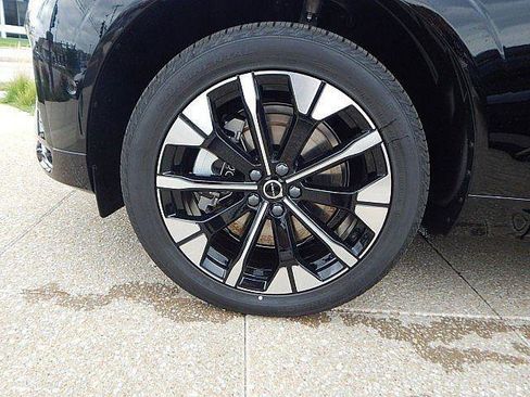 New 2026 Volvo XC60 T8 Plus w/ Protection Package Premier AWD/4WD image 12
