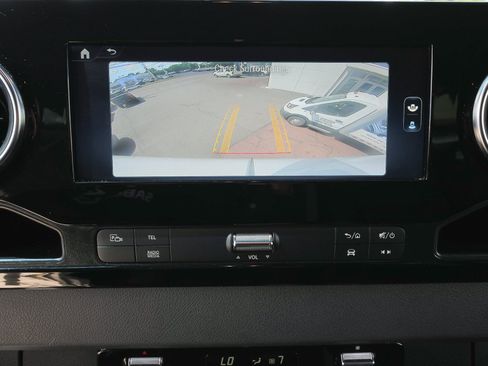 Used 2025 Mercedes-Benz Sprinter 2500 image 25