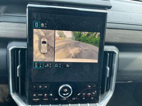 Used 2025 GMC Acadia Denali FWD image 18