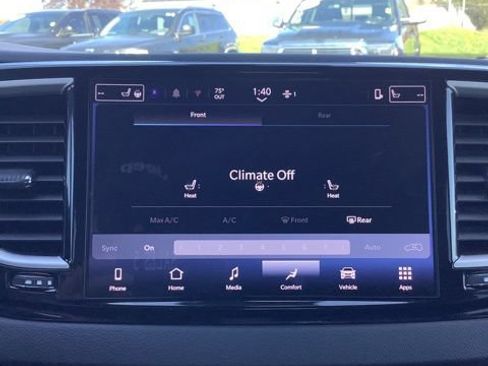 Certified 2025 Chrysler Pacifica Select FWD image 27