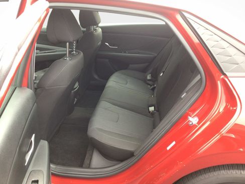 Certified 2026 Hyundai Elantra SE FWD image 8