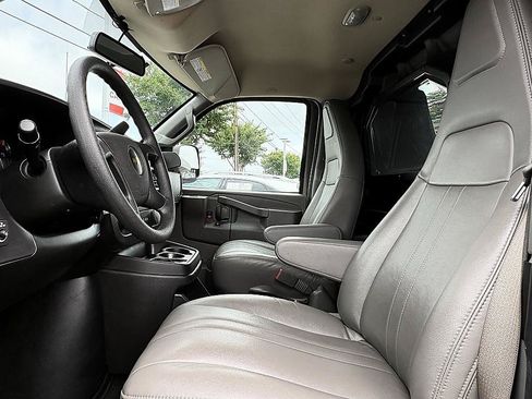 Used 2025 Chevrolet Express 2500 Extended RWD image 9