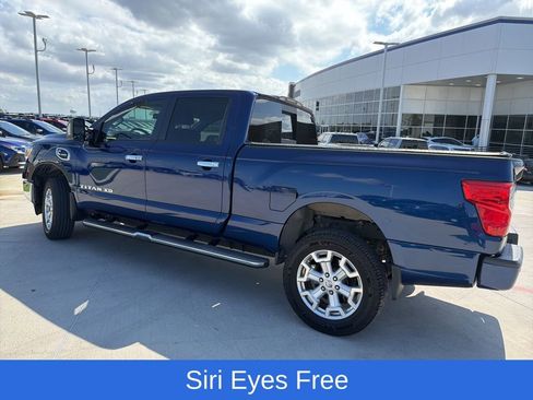 Used 2017 Nissan Titan SV image 4