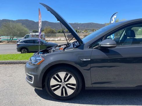 Used 2019 Volkswagen e-Golf SEL Premium image 35