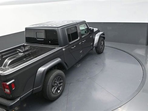 New 2025 Jeep Gladiator Sport image 15