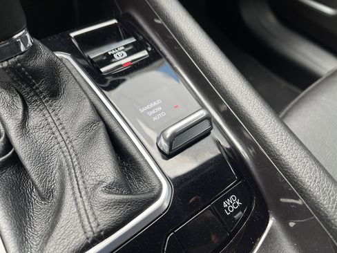 Used 2024 Jeep Compass Latitude image 30