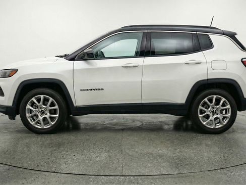 Used 2025 Jeep Compass Limited AWD/4WD image 5