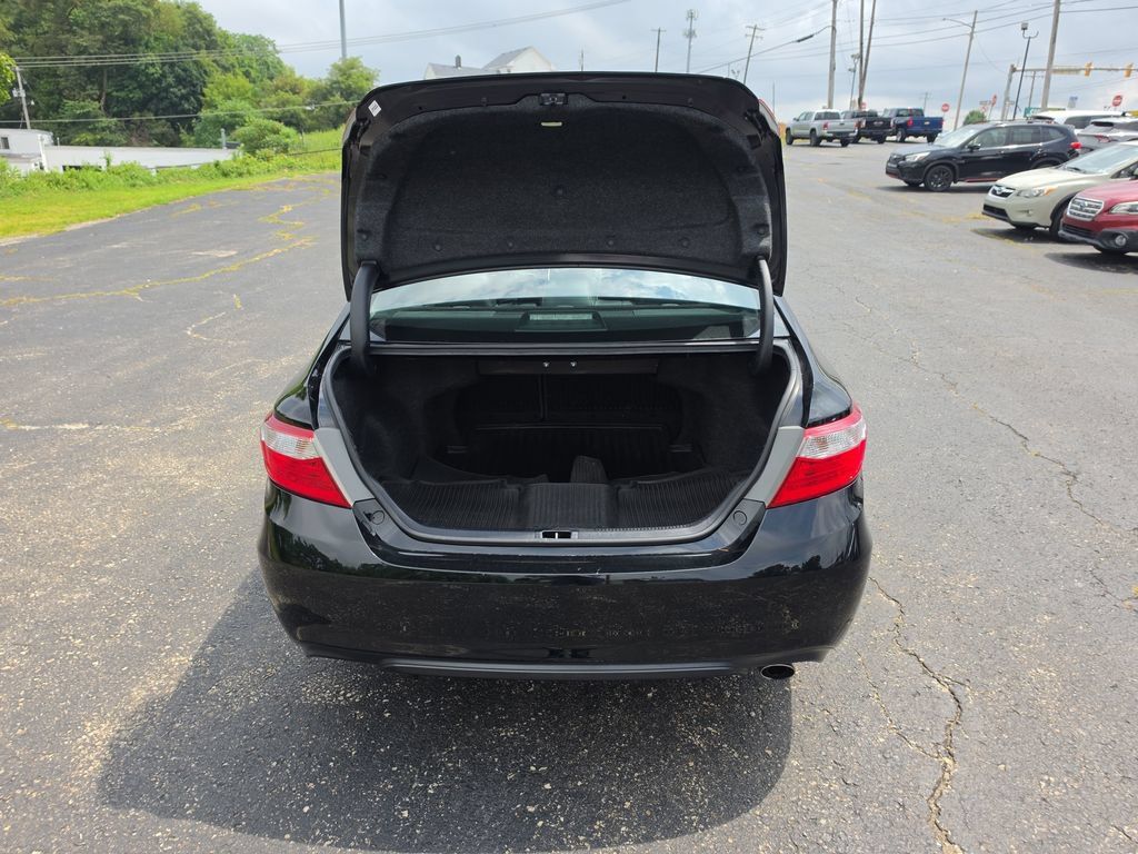 Used 2017 Toyota Camry SE FWD image 13