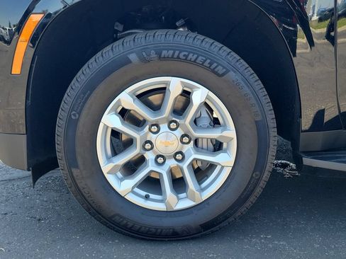 Used 2026 Chevrolet Tahoe LS RWD image 32