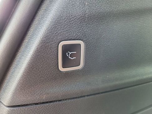 Used 2022 Chrysler Pacifica Touring-L w/ S Appearance Package image 13