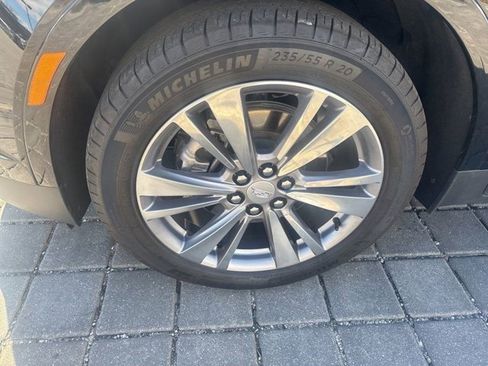 Certified 2025 Cadillac XT5 Premium Luxury FWD image 9