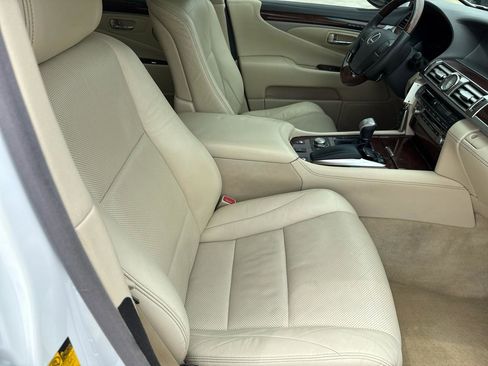 Used 2013 Lexus LS 460 w/ Comfort Pkg RWD image 56
