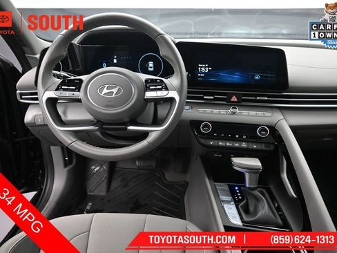 Used 2025 Hyundai Elantra SEL FWD image 11