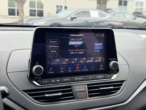 Used 2022 Nissan Altima 2.5 SV FWD image 17