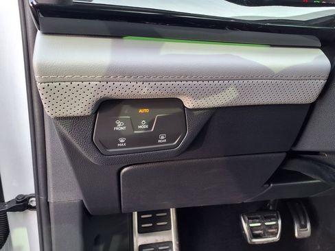 Used 2024 Volkswagen Atlas Peak Edition SE image 49