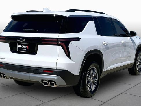 Used 2025 Chevrolet Traverse LT w/ LPO, Floor Liner Package FWD image 13