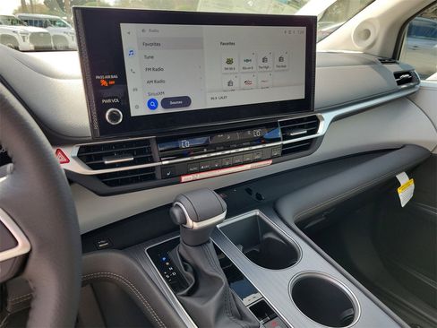 New 2026 Toyota Sienna XLE image 24